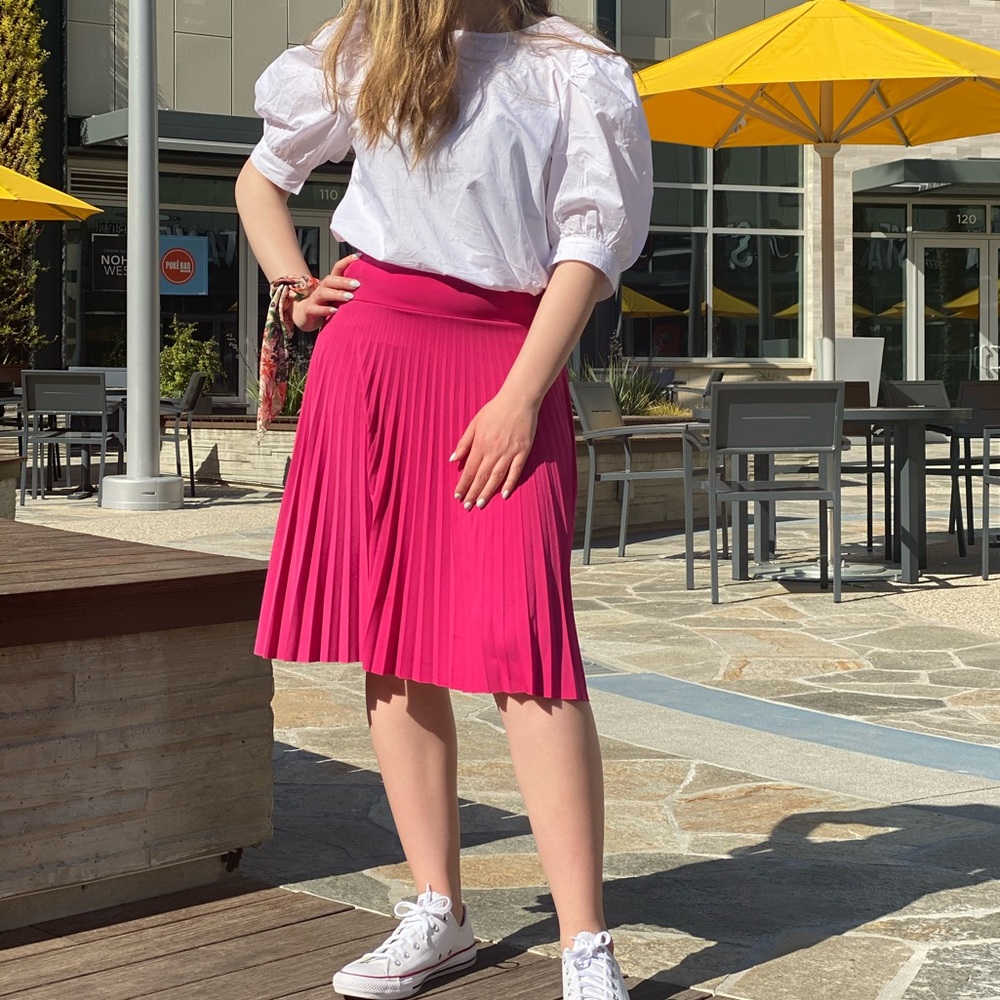 Pleated Knee Skirt (Pink) - Picture 2 of 4